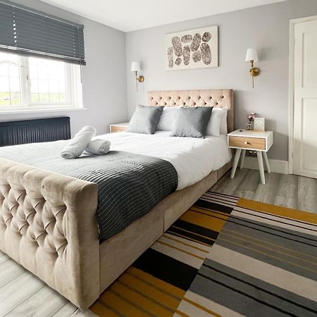 Вилла Beautiful Newly Renovated House In Rainham Essex Экстерьер фото