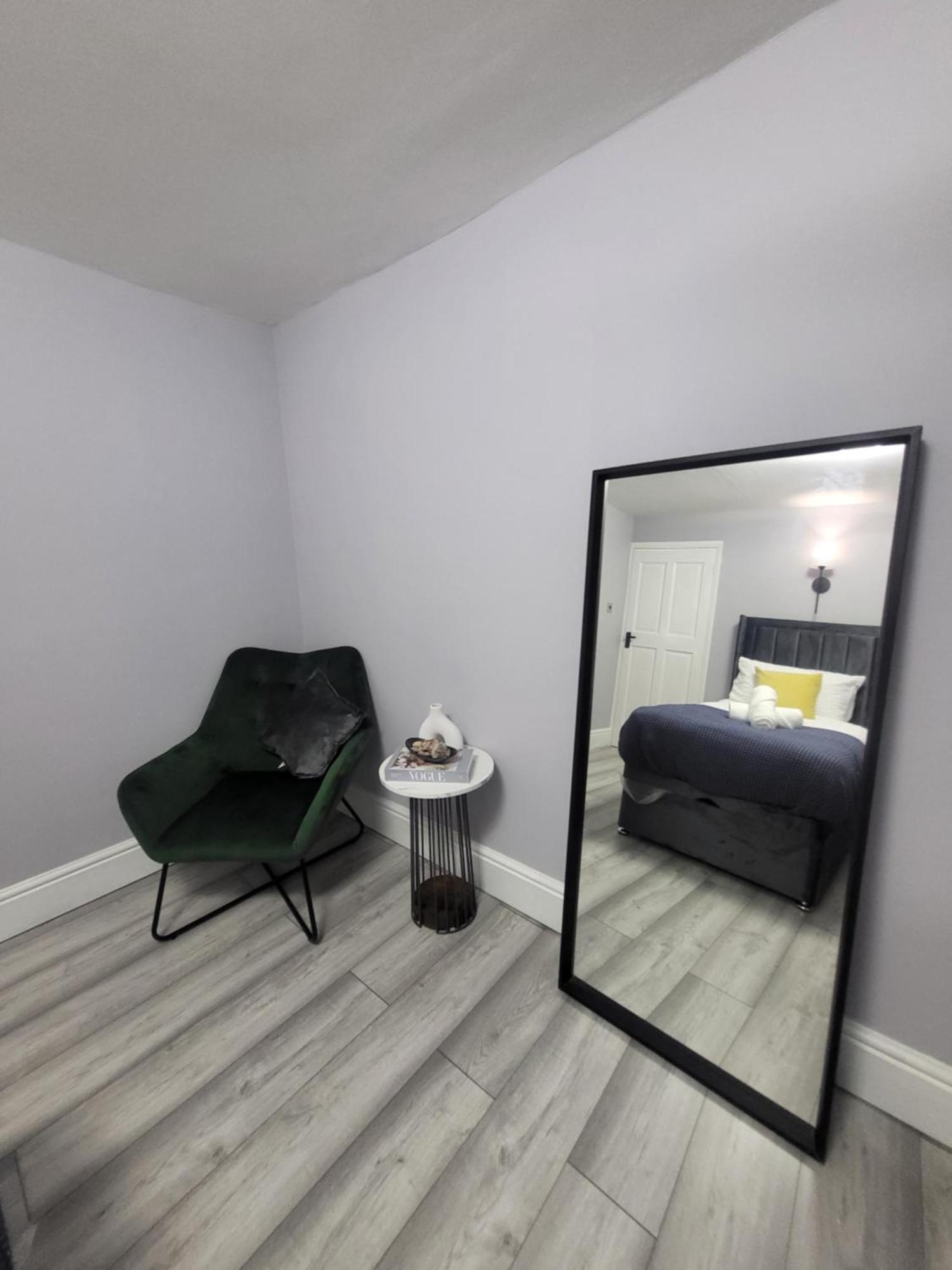 Вилла Beautiful Newly Renovated House In Rainham Essex Экстерьер фото