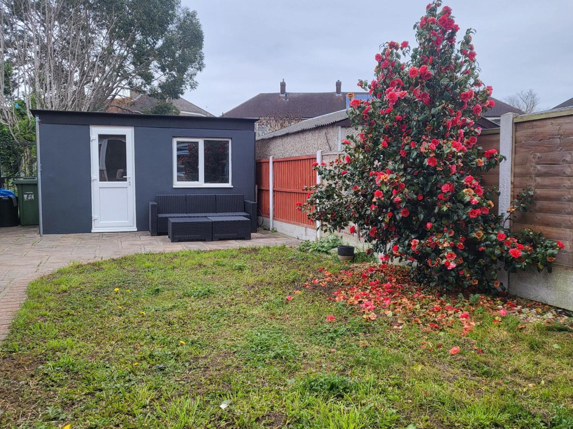 Вилла Beautiful Newly Renovated House In Rainham Essex Экстерьер фото