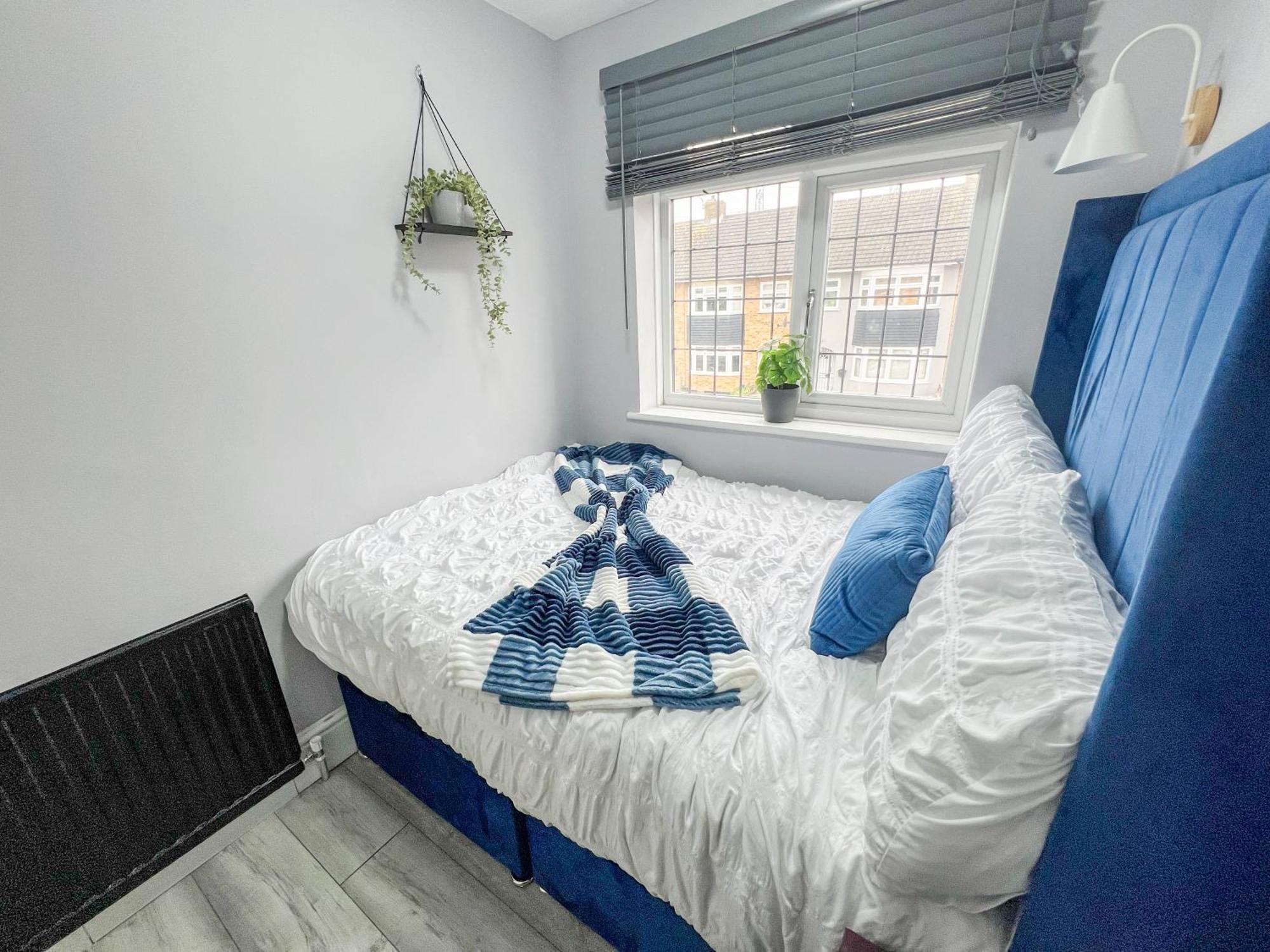 Вилла Beautiful Newly Renovated House In Rainham Essex Экстерьер фото