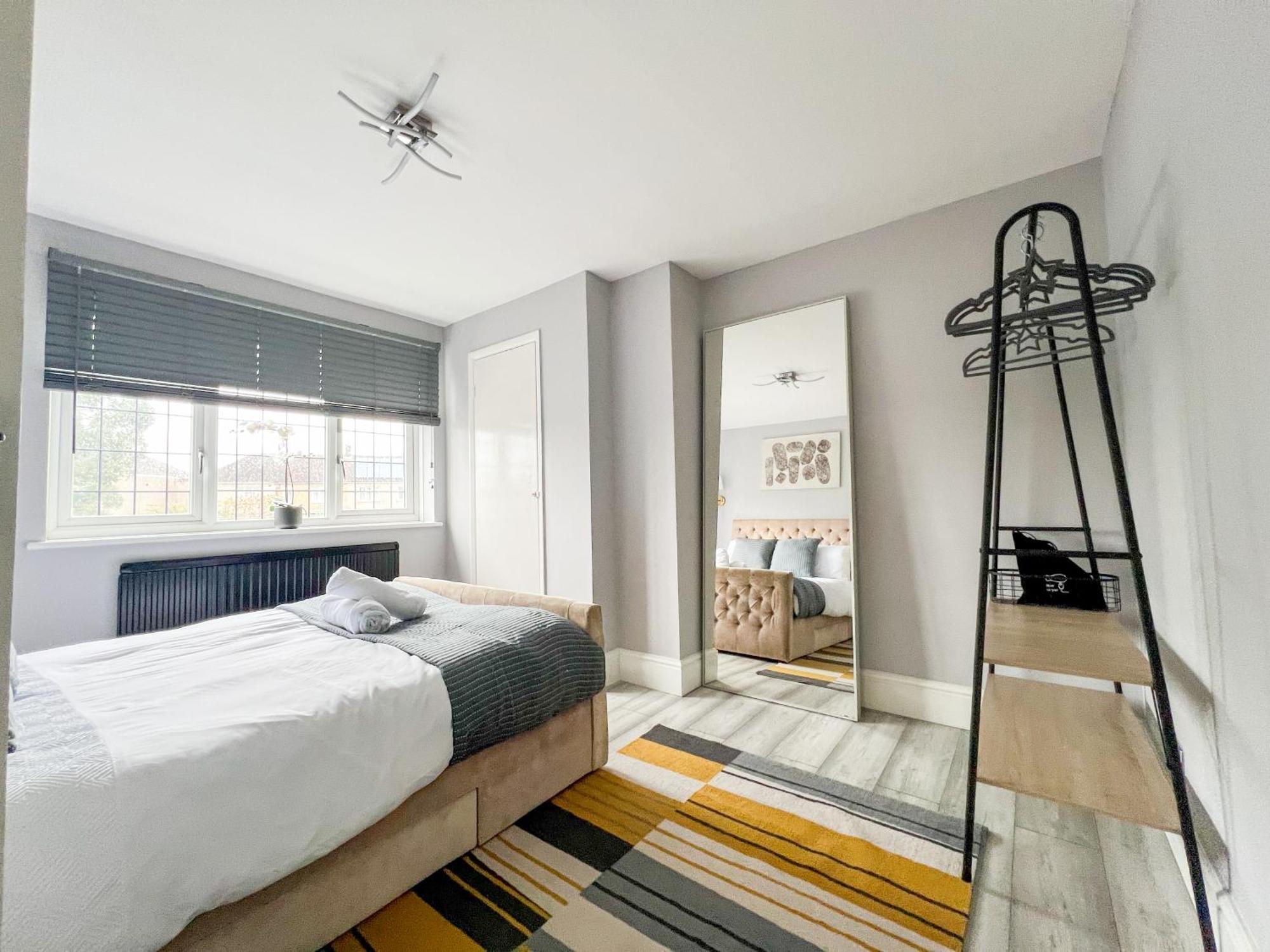 Вилла Beautiful Newly Renovated House In Rainham Essex Экстерьер фото