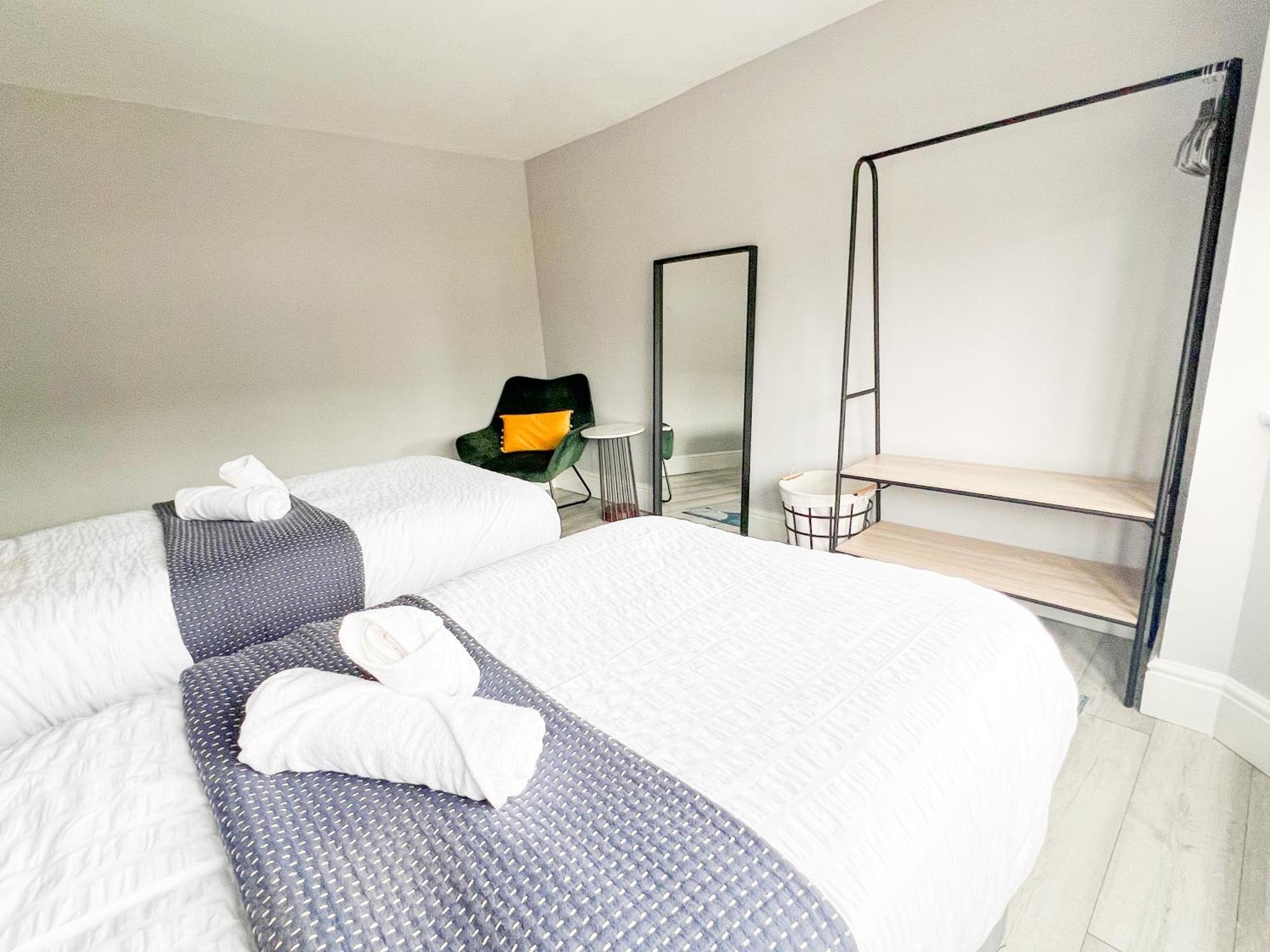 Вилла Beautiful Newly Renovated House In Rainham Essex Экстерьер фото