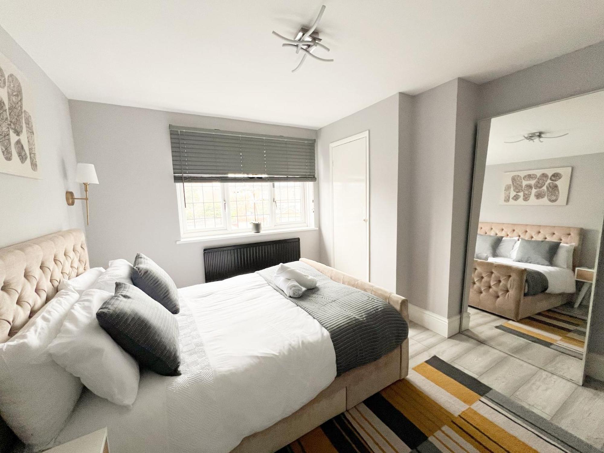 Вилла Beautiful Newly Renovated House In Rainham Essex Экстерьер фото